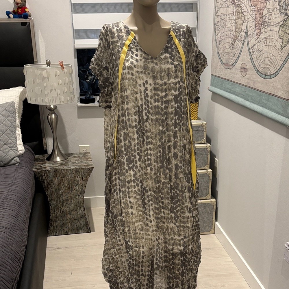 Relaxed V-Neck Maxi Dress in Gray Animal Print with Yellow Trim